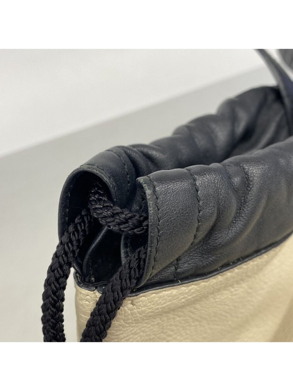 Gucci Backpack Drawstring Leather Ivory - Picture 9 of 11